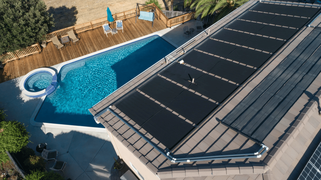 Panneau solaire pour pompe à chaleur de piscine.