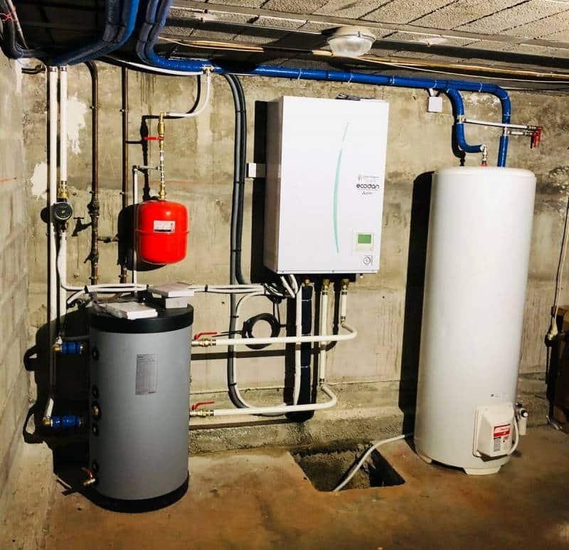 Vu détaillé d'une pompe à chaleur air-eau Mitsubishi 
