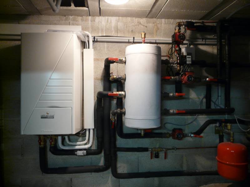 Pompe à chaleur air-eau associée en relève de chaudière