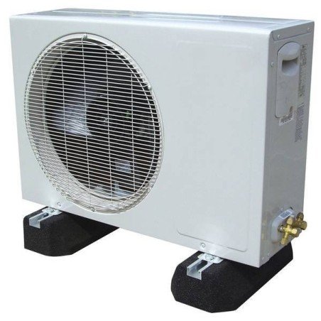 Pompe à chaleur fixée sur un support anti-vibration 